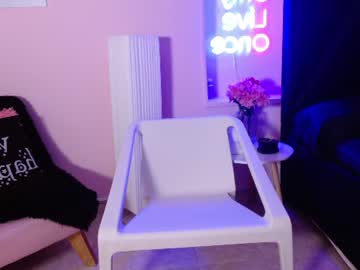 casey_kissess
