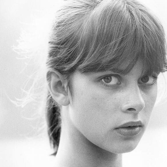 Stunning Celebrities With Bangs!!!! — 46