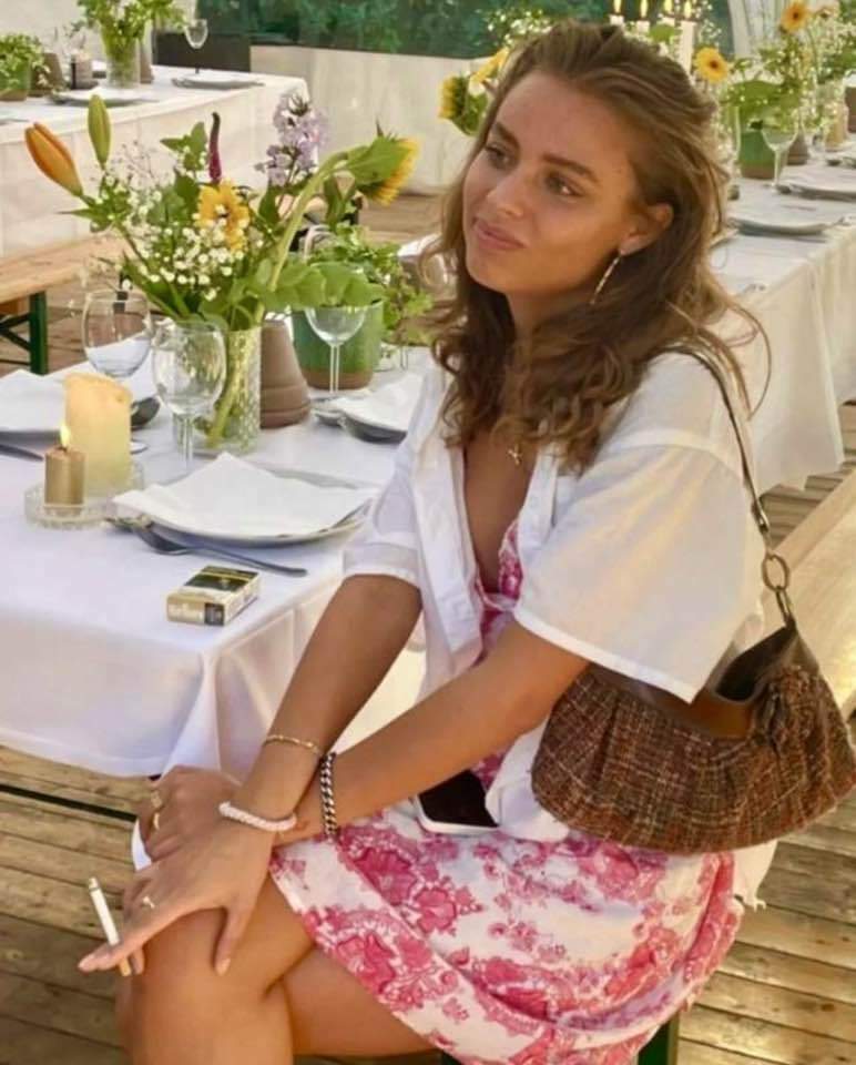 Sexy smoking — 9